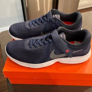 Men’s NIKE Revolution 4 Flyease - NEW!
